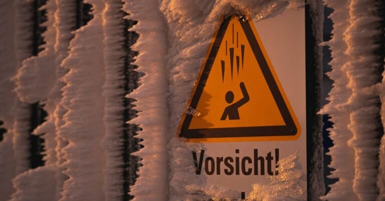 Vereisung im Innenraum eines Gefriergeräts