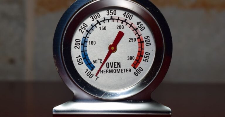 Temperatursensor im Innenraum eines Backofens