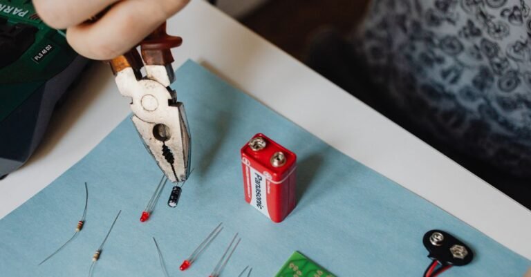 Reparatur eines Elektromotors mit Werkzeug